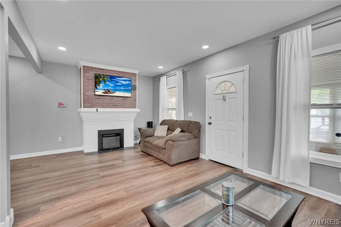 28 Clio Avenue, Buffalo, New York 14220, Buffalo, New York 14220, 5 Bedrooms Bedrooms, 12 Rooms Rooms,2 BathroomsBathrooms,Residential,For Sale,28 Clio Avenue, Buffalo, New York 14220,0,B1693820