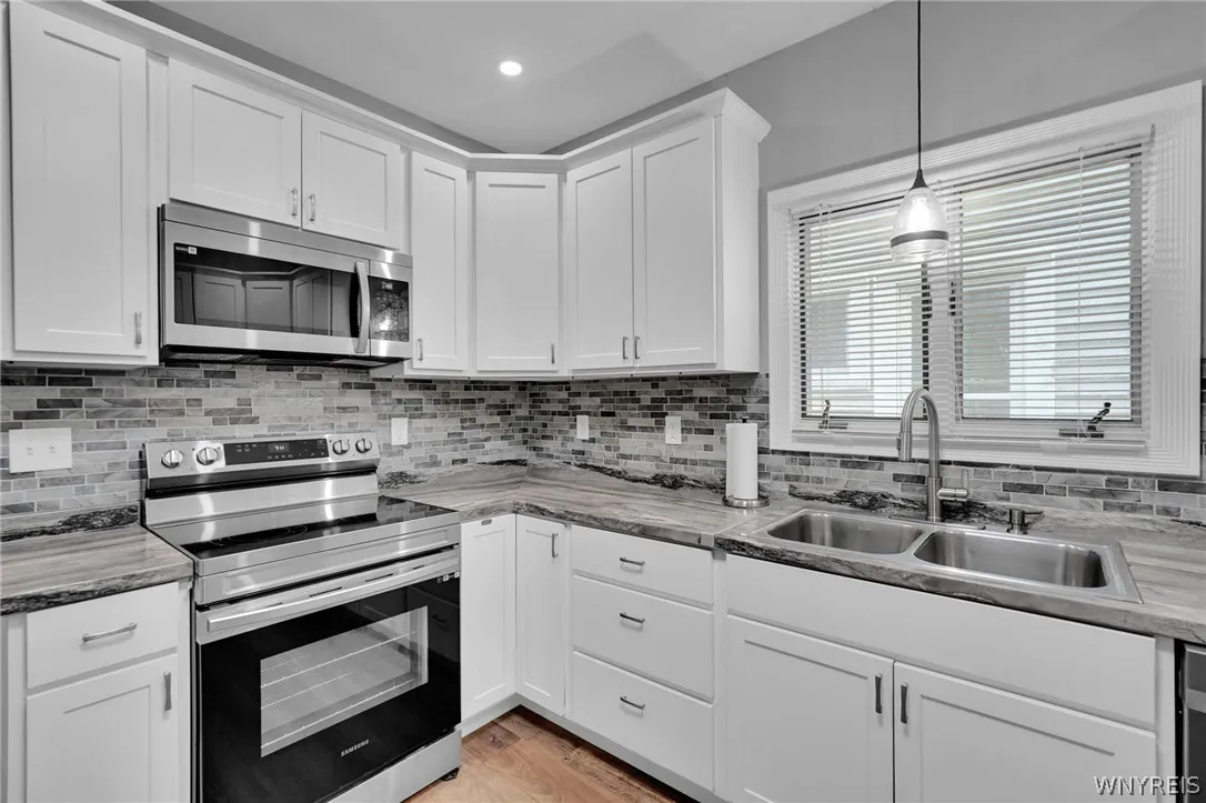 28 Clio Avenue, Buffalo, New York 14220, Buffalo, New York 14220, 5 Bedrooms Bedrooms, 12 Rooms Rooms,2 BathroomsBathrooms,Residential,For Sale,28 Clio Avenue, Buffalo, New York 14220,0,B1693820