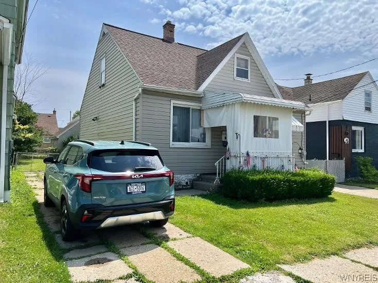 307 Fenton Street, Buffalo, New York 14206, Buffalo, New York 14206, 4 Bedrooms Bedrooms, 7 Rooms Rooms,1 BathroomBathrooms,Residential,For Sale,307 Fenton Street, Buffalo, New York 14206,0,B1696228