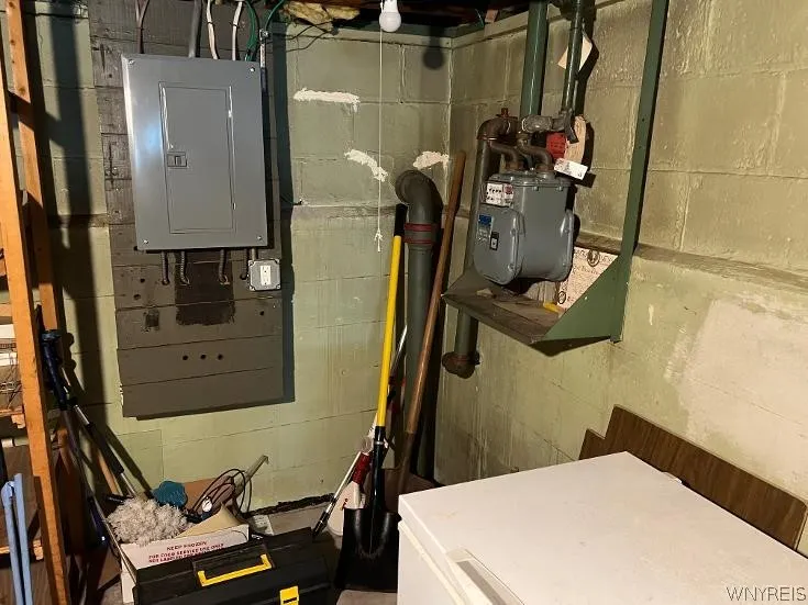 FULL BASEMENT