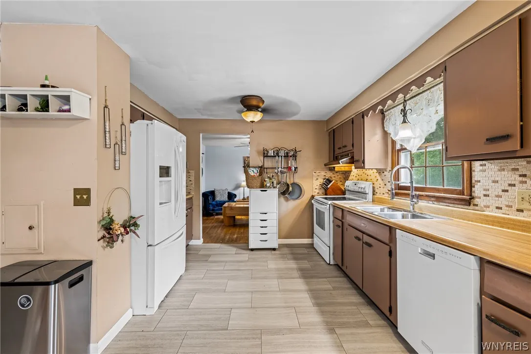 147 North Linden Street, Amherst, New York 14221, Amherst, New York 14221, 4 Bedrooms Bedrooms, 8 Rooms Rooms,1 BathroomBathrooms,Residential,For Sale,147 North Linden Street, Amherst, New York 14221,0,B1696234