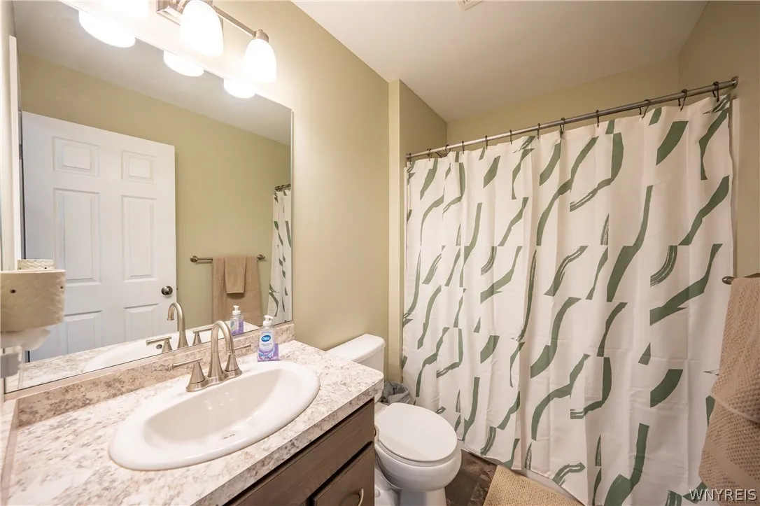 2336 Agassiz Drive, Hamburg, New York 14085, Hamburg, New York 14085, 3 Bedrooms Bedrooms, 11 Rooms Rooms,2 BathroomsBathrooms,Residential,For Sale,2336 Agassiz Drive, Hamburg, New York 14085,0,B1696187