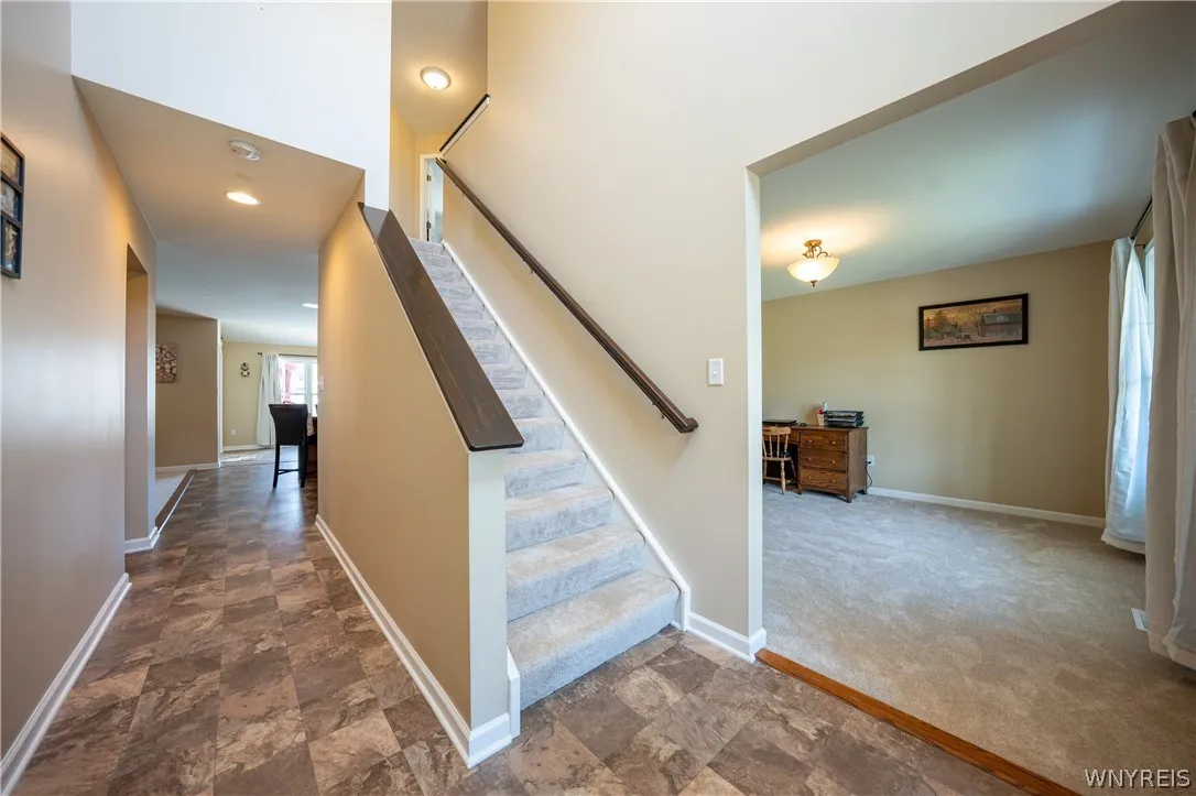 2336 Agassiz Drive, Hamburg, New York 14085, Hamburg, New York 14085, 3 Bedrooms Bedrooms, 11 Rooms Rooms,2 BathroomsBathrooms,Residential,For Sale,2336 Agassiz Drive, Hamburg, New York 14085,0,B1696187
