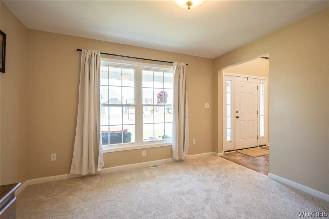 2336 Agassiz Drive, Hamburg, New York 14085, Hamburg, New York 14085, 3 Bedrooms Bedrooms, 11 Rooms Rooms,2 BathroomsBathrooms,Residential,For Sale,2336 Agassiz Drive, Hamburg, New York 14085,0,B1696187