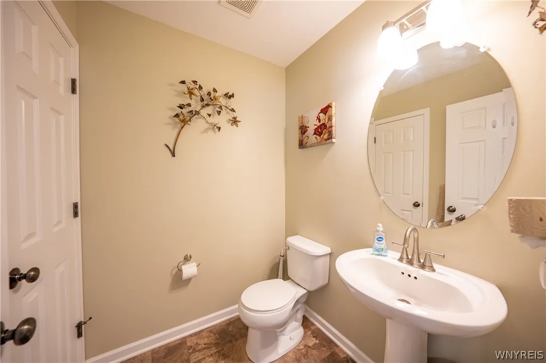 2336 Agassiz Drive, Hamburg, New York 14085, Hamburg, New York 14085, 3 Bedrooms Bedrooms, 11 Rooms Rooms,2 BathroomsBathrooms,Residential,For Sale,2336 Agassiz Drive, Hamburg, New York 14085,0,B1696187