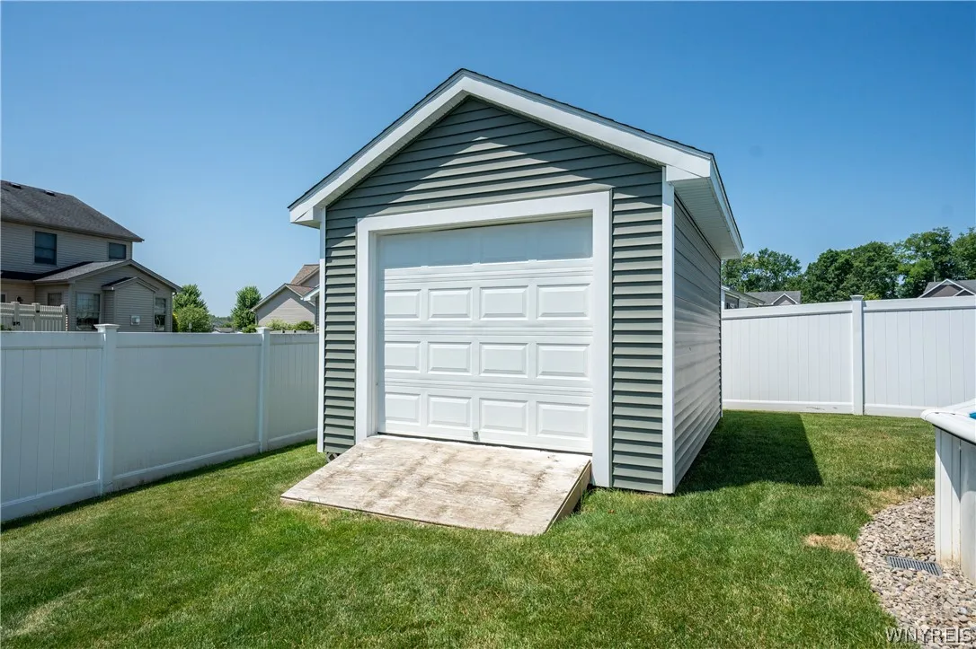 2336 Agassiz Drive, Hamburg, New York 14085, Hamburg, New York 14085, 3 Bedrooms Bedrooms, 11 Rooms Rooms,2 BathroomsBathrooms,Residential,For Sale,2336 Agassiz Drive, Hamburg, New York 14085,0,B1696187