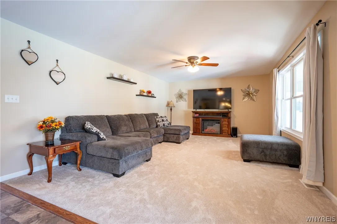 2336 Agassiz Drive, Hamburg, New York 14085, Hamburg, New York 14085, 3 Bedrooms Bedrooms, 11 Rooms Rooms,2 BathroomsBathrooms,Residential,For Sale,2336 Agassiz Drive, Hamburg, New York 14085,0,B1696187