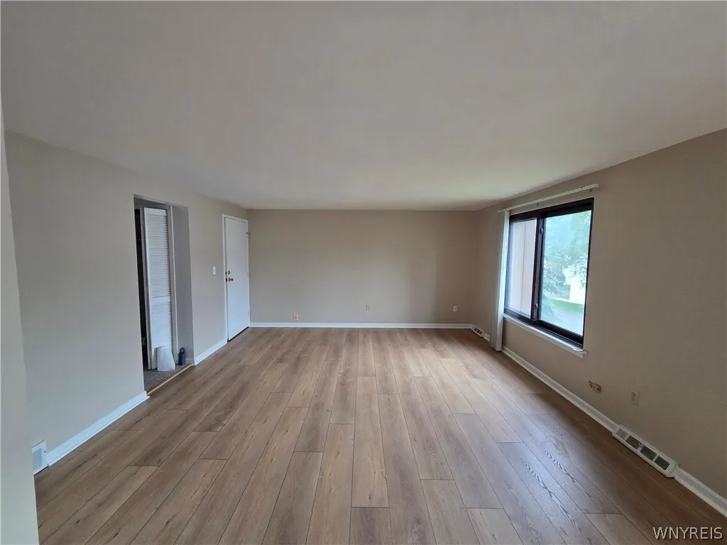 55 Greenwich Drive 4, Amherst, New York 14228, Amherst, New York 14228, 1 Bedroom Bedrooms, 4 Rooms Rooms,1 BathroomBathrooms,Residential Lease,For Rent,55 Greenwich Drive 4, Amherst, New York 14228,0,B1695947