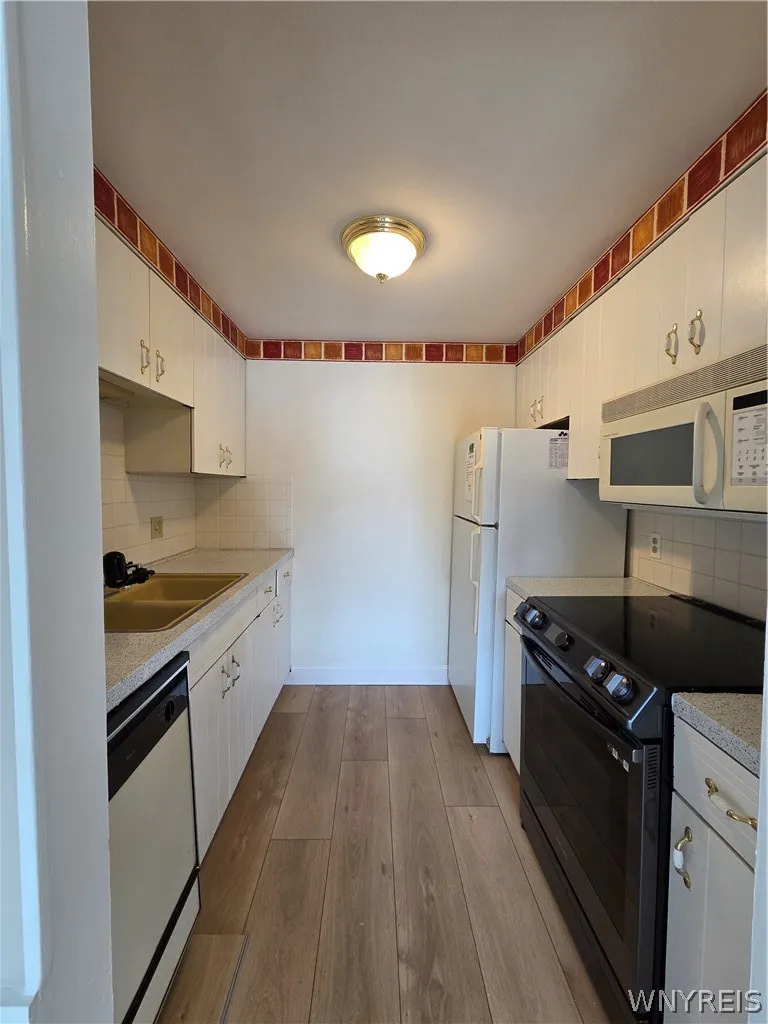 55 Greenwich Drive 4, Amherst, New York 14228, Amherst, New York 14228, 1 Bedroom Bedrooms, 4 Rooms Rooms,1 BathroomBathrooms,Residential Lease,For Rent,55 Greenwich Drive 4, Amherst, New York 14228,0,B1695947