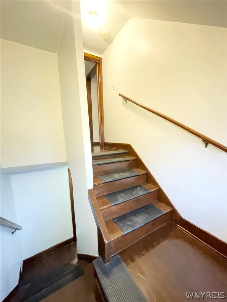 39 Elgas Street, Buffalo, New York 14207, Buffalo, New York 14207, 6 Bedrooms Bedrooms, ,2 BathroomsBathrooms,Residential,For Sale,39 Elgas Street, Buffalo, New York 14207,0,B1696367