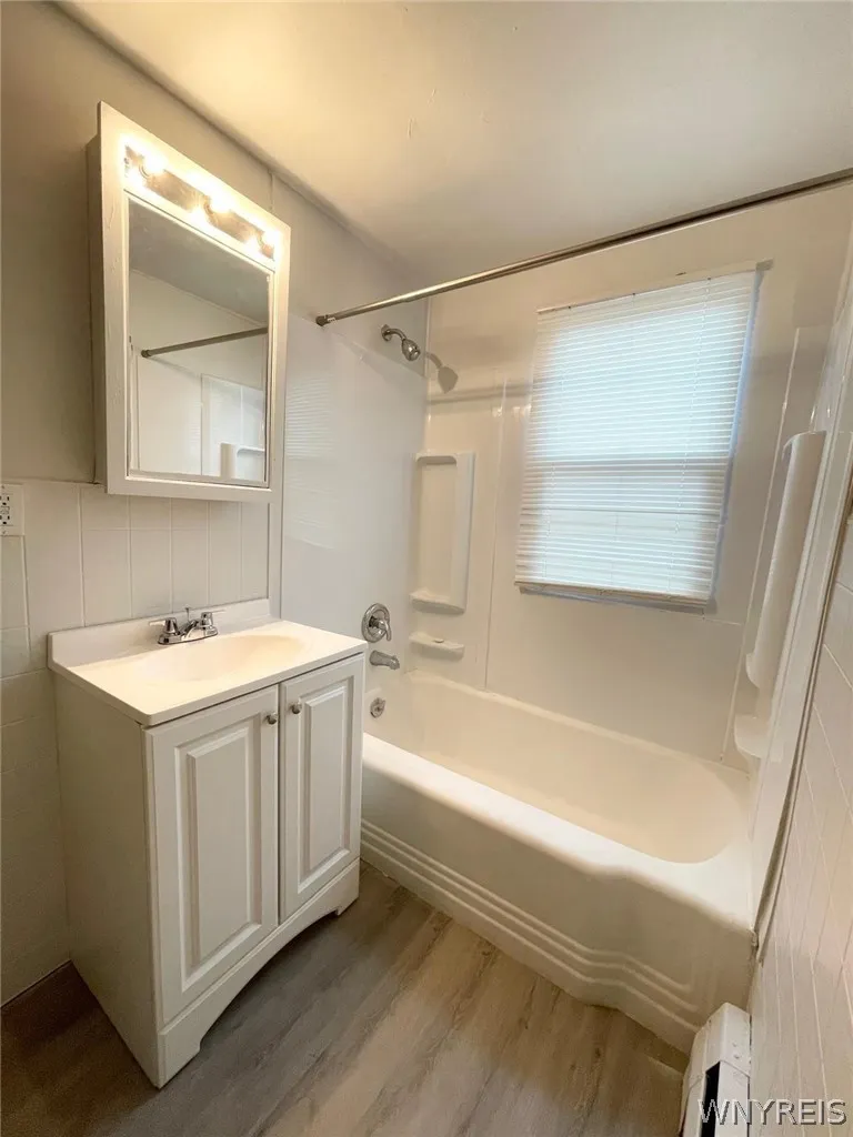 39 Elgas Street, Buffalo, New York 14207, Buffalo, New York 14207, 6 Bedrooms Bedrooms, ,2 BathroomsBathrooms,Residential,For Sale,39 Elgas Street, Buffalo, New York 14207,0,B1696367