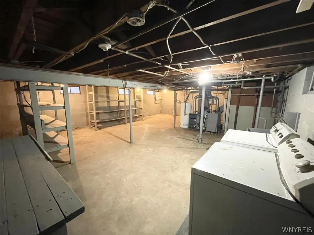 39 Elgas Street, Buffalo, New York 14207, Buffalo, New York 14207, 6 Bedrooms Bedrooms, ,2 BathroomsBathrooms,Residential,For Sale,39 Elgas Street, Buffalo, New York 14207,0,B1696367