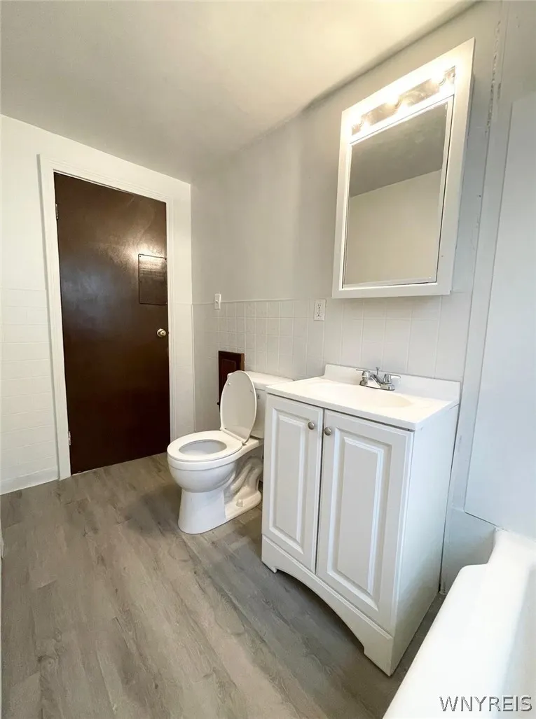 39 Elgas Street, Buffalo, New York 14207, Buffalo, New York 14207, 6 Bedrooms Bedrooms, ,2 BathroomsBathrooms,Residential,For Sale,39 Elgas Street, Buffalo, New York 14207,0,B1696367