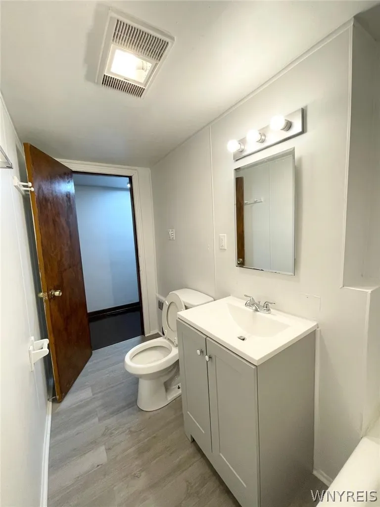 39 Elgas Street, Buffalo, New York 14207, Buffalo, New York 14207, 6 Bedrooms Bedrooms, ,2 BathroomsBathrooms,Residential,For Sale,39 Elgas Street, Buffalo, New York 14207,0,B1696367