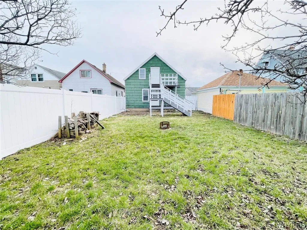 39 Elgas Street, Buffalo, New York 14207, Buffalo, New York 14207, 6 Bedrooms Bedrooms, ,2 BathroomsBathrooms,Residential,For Sale,39 Elgas Street, Buffalo, New York 14207,0,B1696367