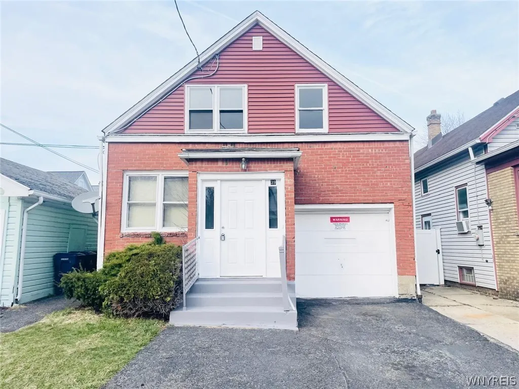 39 Elgas Street, Buffalo, New York 14207, Buffalo, New York 14207, 6 Bedrooms Bedrooms, ,2 BathroomsBathrooms,Residential,For Sale,39 Elgas Street, Buffalo, New York 14207,0,B1696367