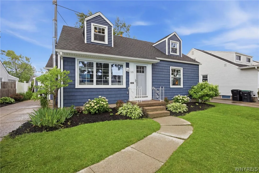 128 Wrexham Court South, Tonawanda, New York 14150, Tonawanda, New York 14150, 3 Bedroom Bedrooms, 11 Room Rooms,2 BathroomBathrooms,Residential,Closed,128 Wrexham Court South, Tonawanda, New York 14150,0,B1696336