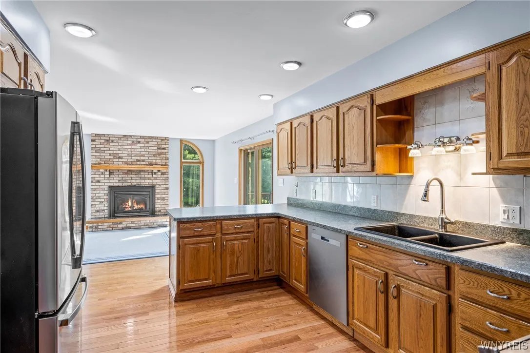  plenty of cabinets, recessed liting