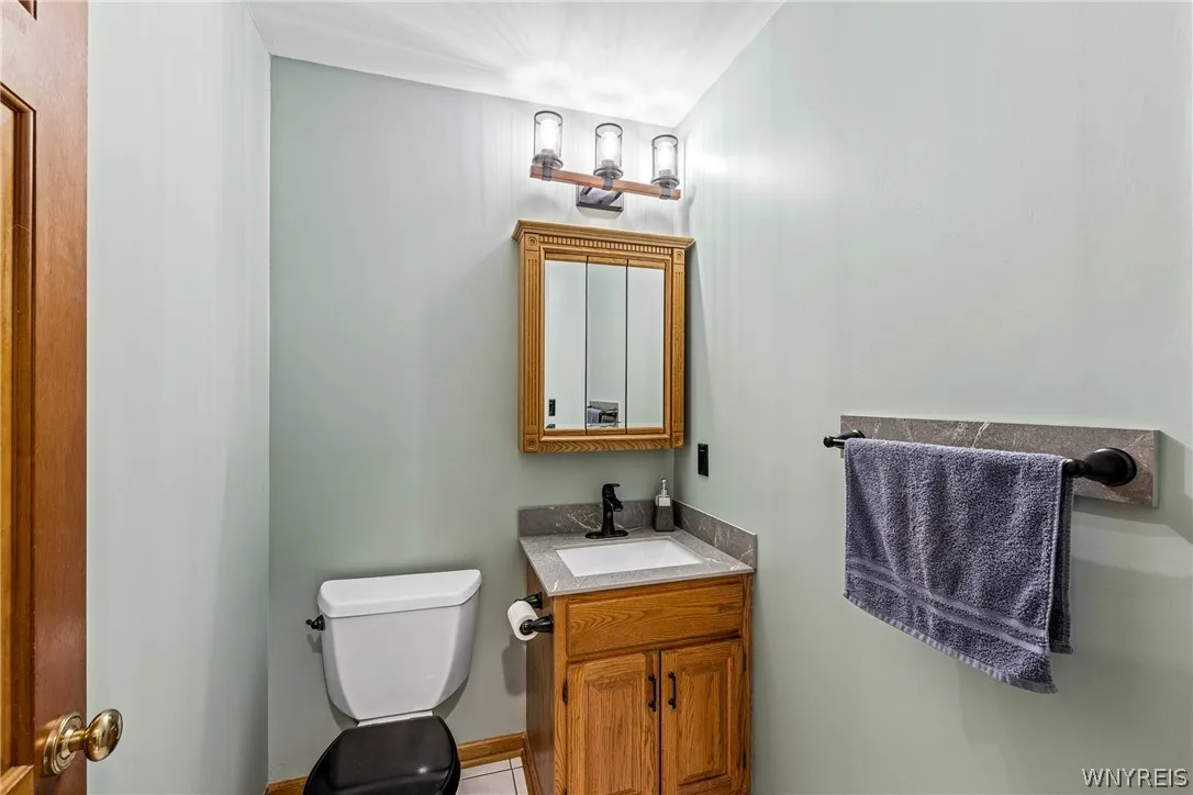 1/2 bath 1st floor