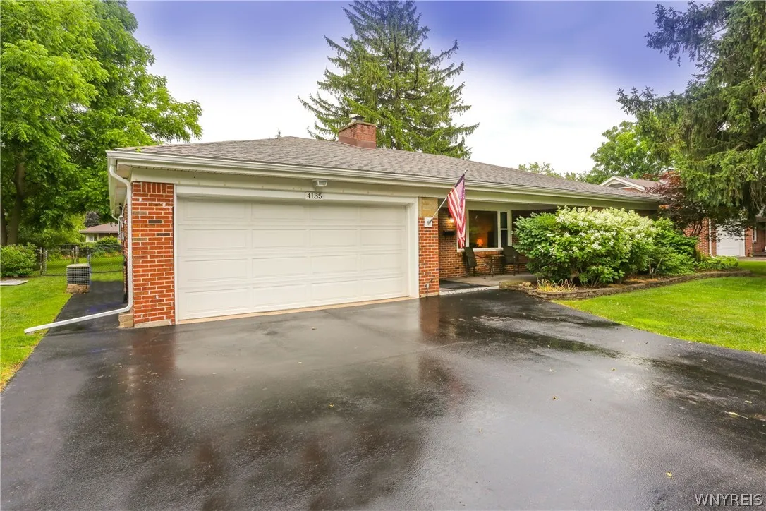4135 Harris Hill Road, Clarence, New York 14221, Clarence, New York 14221, 2 Bedrooms Bedrooms, 6 Rooms Rooms,1 BathroomBathrooms,Residential,For Sale,4135 Harris Hill Road, Clarence, New York 14221,0,B1696029