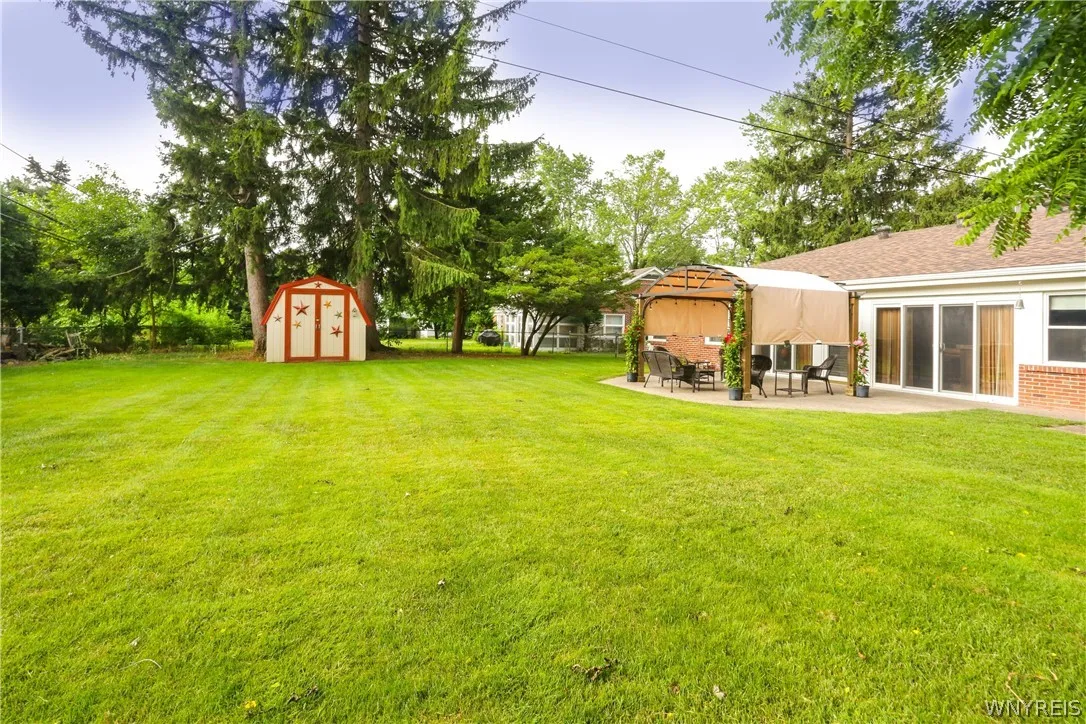 4135 Harris Hill Road, Clarence, New York 14221, Clarence, New York 14221, 2 Bedrooms Bedrooms, 6 Rooms Rooms,1 BathroomBathrooms,Residential,For Sale,4135 Harris Hill Road, Clarence, New York 14221,0,B1696029