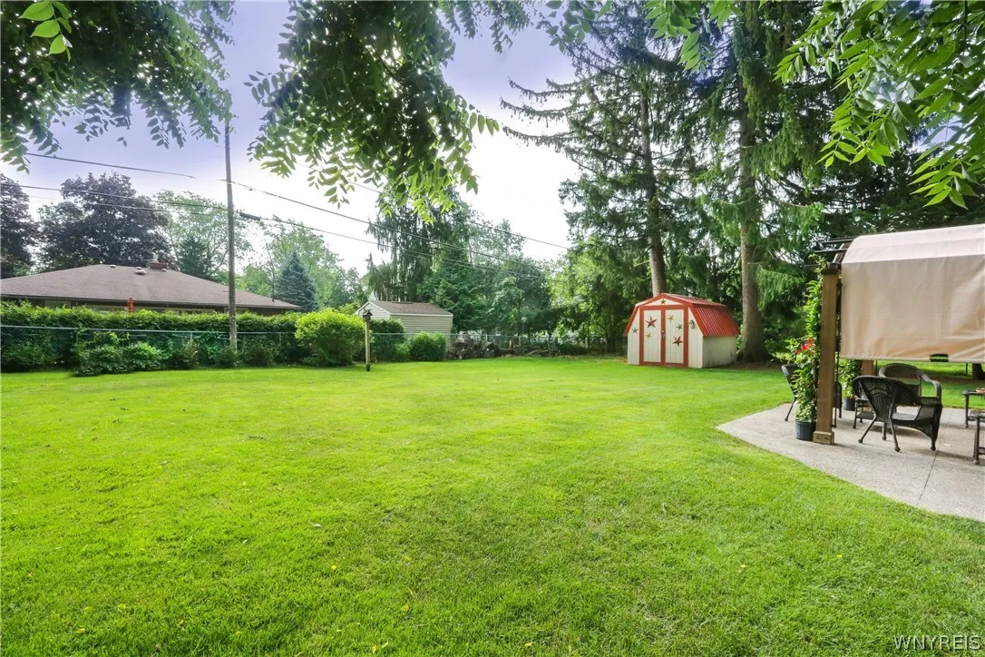 4135 Harris Hill Road, Clarence, New York 14221, Clarence, New York 14221, 2 Bedrooms Bedrooms, 6 Rooms Rooms,1 BathroomBathrooms,Residential,For Sale,4135 Harris Hill Road, Clarence, New York 14221,0,B1696029