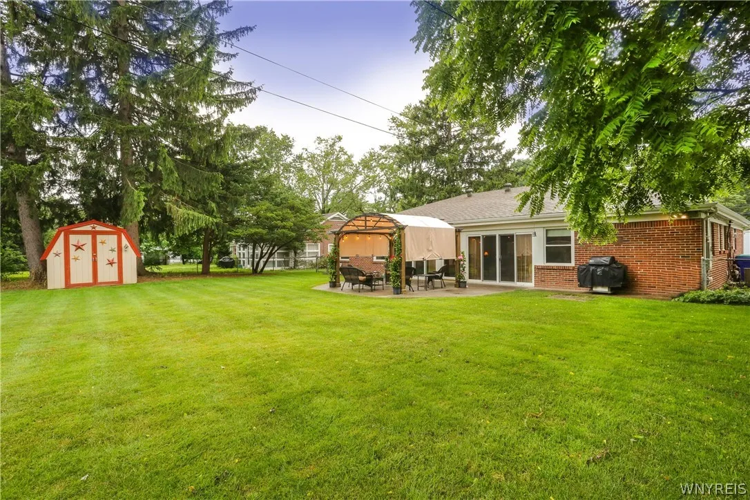 4135 Harris Hill Road, Clarence, New York 14221, Clarence, New York 14221, 2 Bedrooms Bedrooms, 6 Rooms Rooms,1 BathroomBathrooms,Residential,For Sale,4135 Harris Hill Road, Clarence, New York 14221,0,B1696029