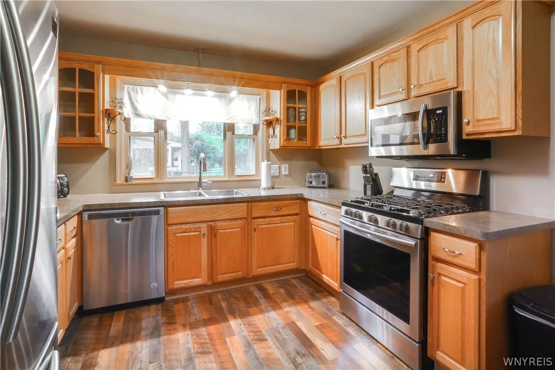 4135 Harris Hill Road, Clarence, New York 14221, Clarence, New York 14221, 2 Bedrooms Bedrooms, 6 Rooms Rooms,1 BathroomBathrooms,Residential,For Sale,4135 Harris Hill Road, Clarence, New York 14221,0,B1696029