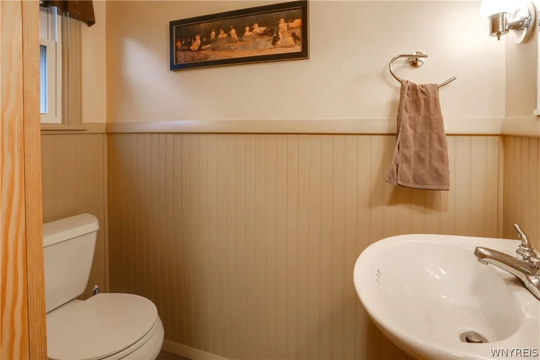 4135 Harris Hill Road, Clarence, New York 14221, Clarence, New York 14221, 2 Bedrooms Bedrooms, 6 Rooms Rooms,1 BathroomBathrooms,Residential,For Sale,4135 Harris Hill Road, Clarence, New York 14221,0,B1696029