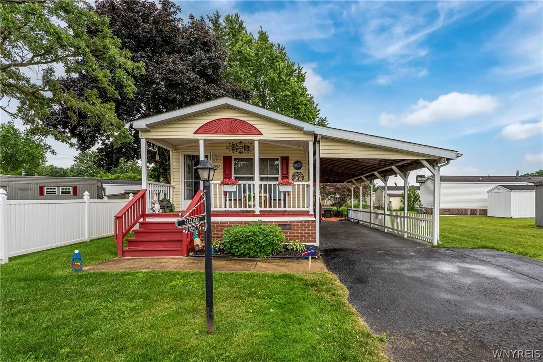 9947 Whitwick, Clarence, New York 14031, Clarence, New York 14031, 2 Bedrooms Bedrooms, 5 Rooms Rooms,1 BathroomBathrooms,Residential,For Sale,9947 Whitwick, Clarence, New York 14031,0,B1696287