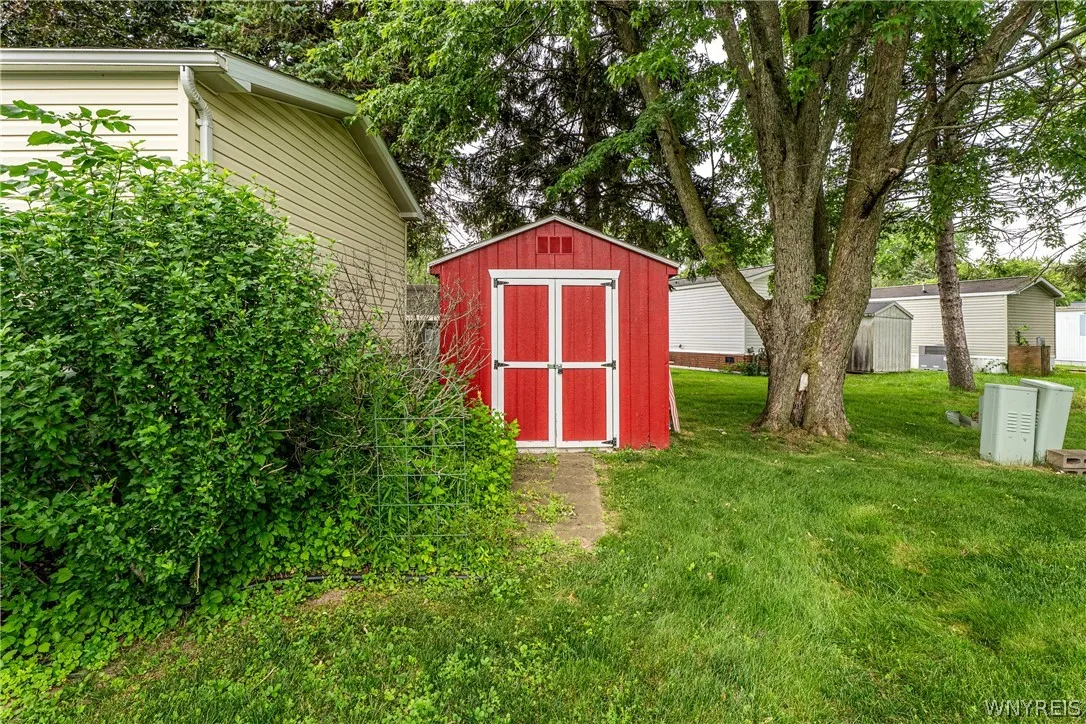 9947 Whitwick, Clarence, New York 14031, Clarence, New York 14031, 2 Bedrooms Bedrooms, 5 Rooms Rooms,1 BathroomBathrooms,Residential,For Sale,9947 Whitwick, Clarence, New York 14031,0,B1696287