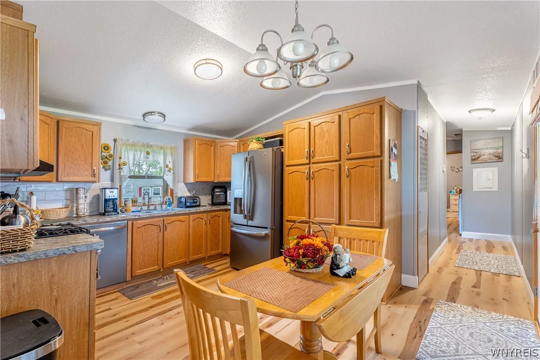 9947 Whitwick, Clarence, New York 14031, Clarence, New York 14031, 2 Bedrooms Bedrooms, 5 Rooms Rooms,1 BathroomBathrooms,Residential,For Sale,9947 Whitwick, Clarence, New York 14031,0,B1696287