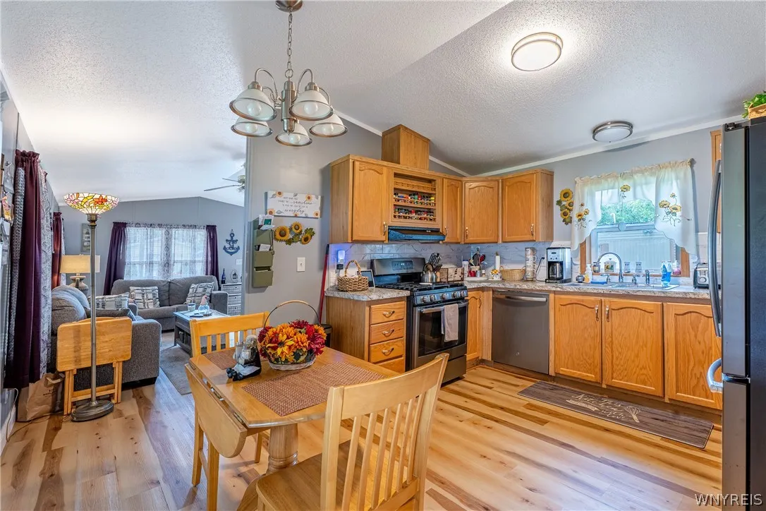 9947 Whitwick, Clarence, New York 14031, Clarence, New York 14031, 2 Bedrooms Bedrooms, 5 Rooms Rooms,1 BathroomBathrooms,Residential,For Sale,9947 Whitwick, Clarence, New York 14031,0,B1696287