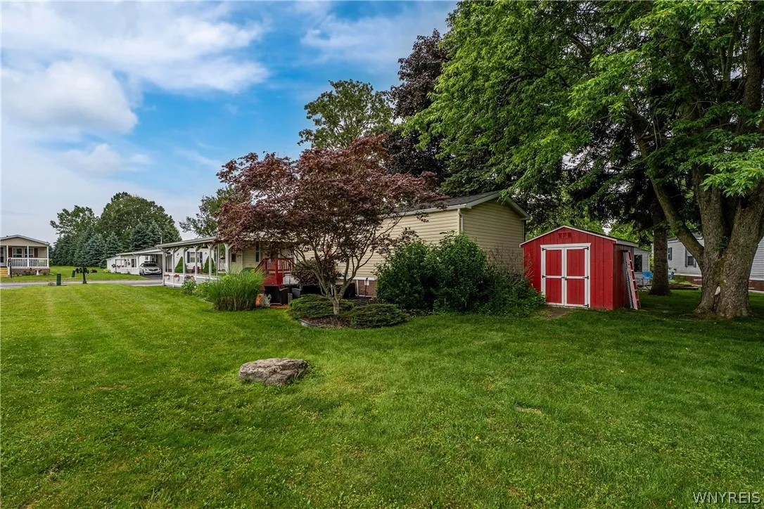 9947 Whitwick, Clarence, New York 14031, Clarence, New York 14031, 2 Bedrooms Bedrooms, 5 Rooms Rooms,1 BathroomBathrooms,Residential,For Sale,9947 Whitwick, Clarence, New York 14031,0,B1696287