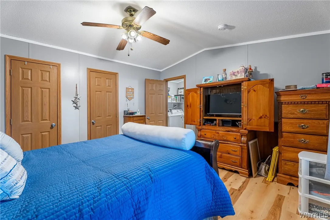 9947 Whitwick, Clarence, New York 14031, Clarence, New York 14031, 2 Bedrooms Bedrooms, 5 Rooms Rooms,1 BathroomBathrooms,Residential,For Sale,9947 Whitwick, Clarence, New York 14031,0,B1696287