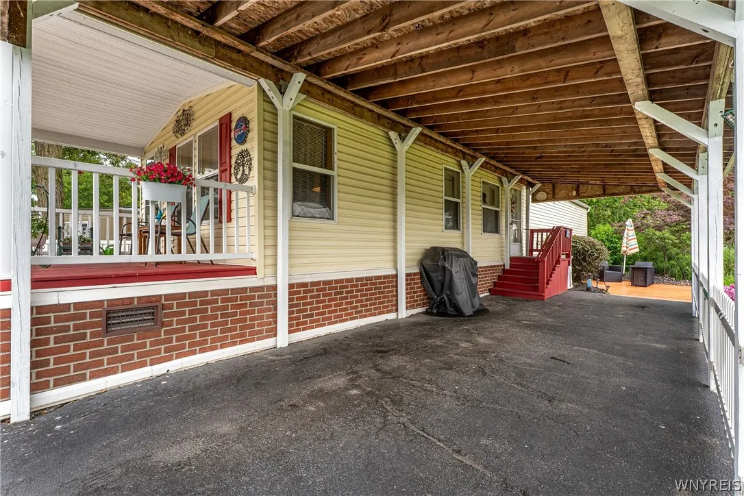 9947 Whitwick, Clarence, New York 14031, Clarence, New York 14031, 2 Bedrooms Bedrooms, 5 Rooms Rooms,1 BathroomBathrooms,Residential,For Sale,9947 Whitwick, Clarence, New York 14031,0,B1696287