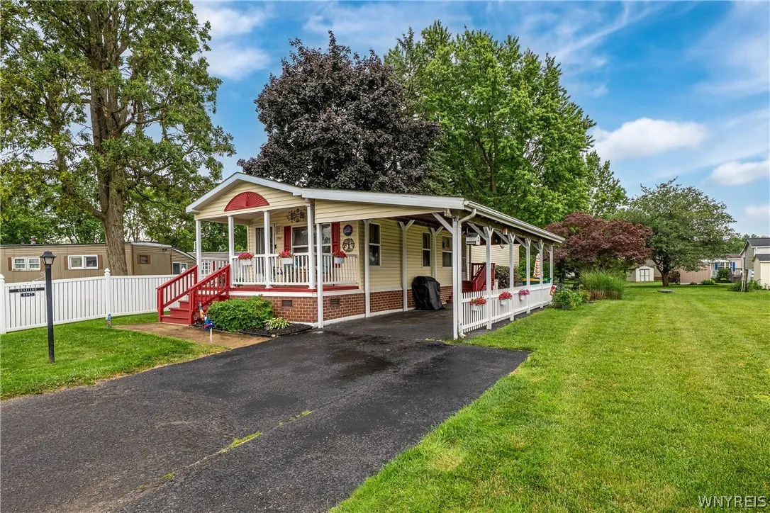 9947 Whitwick, Clarence, New York 14031, Clarence, New York 14031, 2 Bedrooms Bedrooms, 5 Rooms Rooms,1 BathroomBathrooms,Residential,For Sale,9947 Whitwick, Clarence, New York 14031,0,B1696287