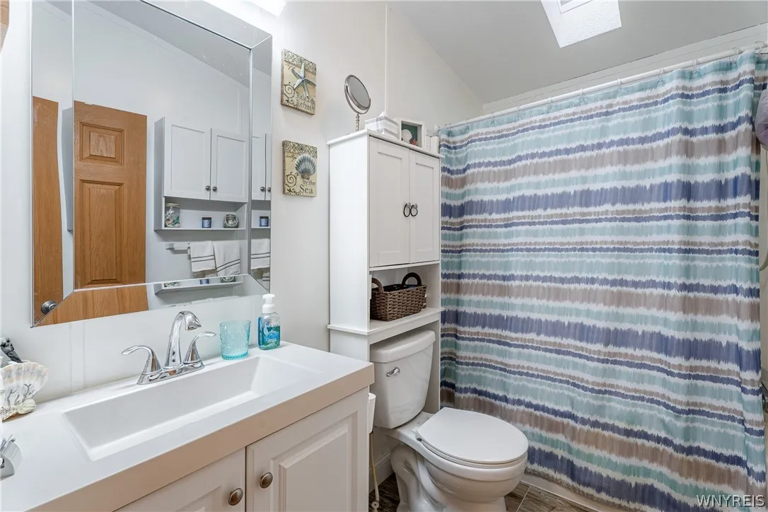 9947 Whitwick, Clarence, New York 14031, Clarence, New York 14031, 2 Bedrooms Bedrooms, 5 Rooms Rooms,1 BathroomBathrooms,Residential,For Sale,9947 Whitwick, Clarence, New York 14031,0,B1696287