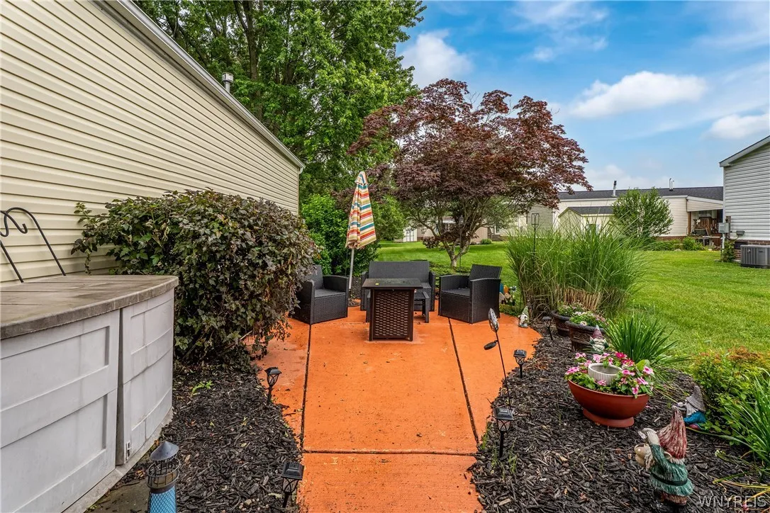 9947 Whitwick, Clarence, New York 14031, Clarence, New York 14031, 2 Bedrooms Bedrooms, 5 Rooms Rooms,1 BathroomBathrooms,Residential,For Sale,9947 Whitwick, Clarence, New York 14031,0,B1696287