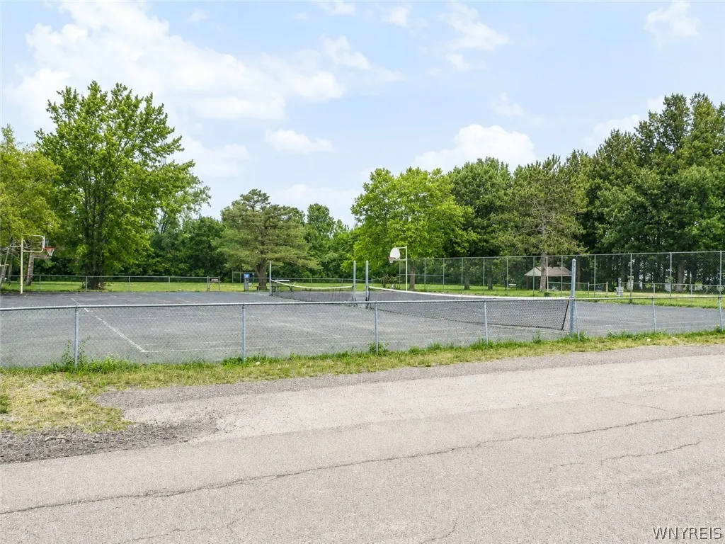6515 Burke Road, Hamburg, New York 14085, Hamburg, New York 14085, 3 Bedrooms Bedrooms, 7 Rooms Rooms,2 BathroomsBathrooms,Residential,For Sale,6515 Burke Road, Hamburg, New York 14085,0,B1696528