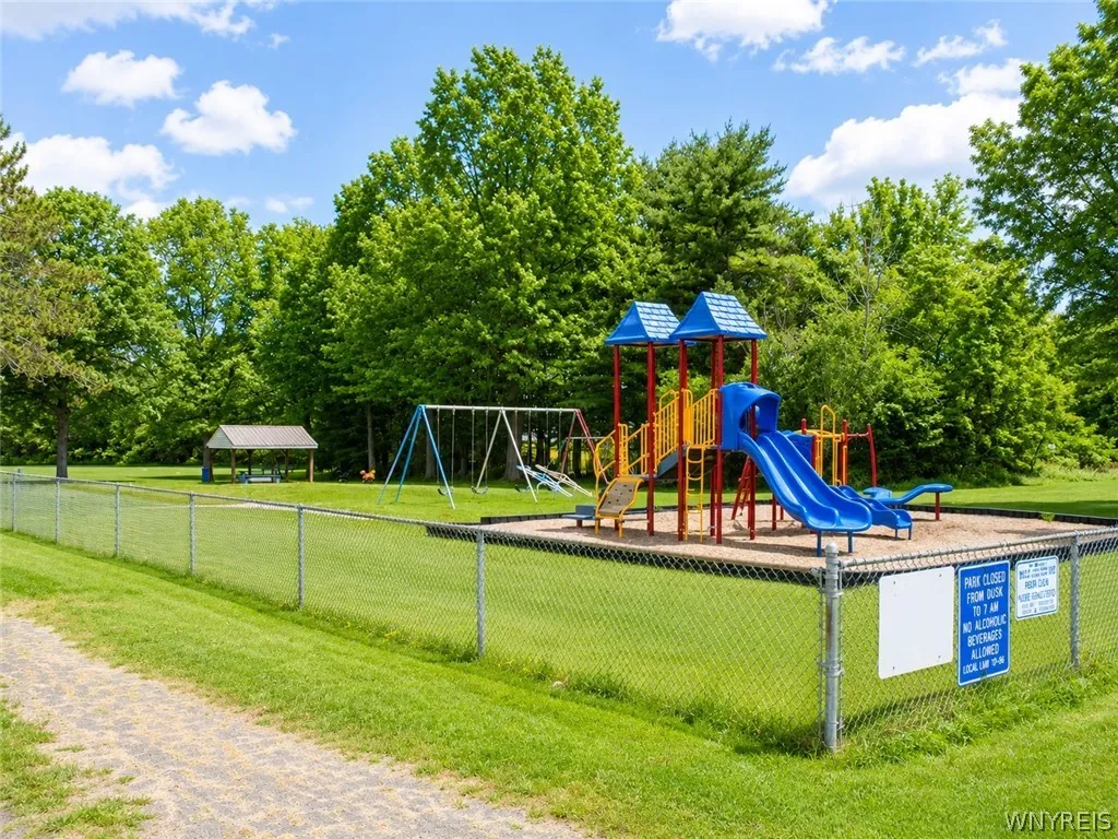 6515 Burke Road, Hamburg, New York 14085, Hamburg, New York 14085, 3 Bedrooms Bedrooms, 7 Rooms Rooms,2 BathroomsBathrooms,Residential,For Sale,6515 Burke Road, Hamburg, New York 14085,0,B1696528