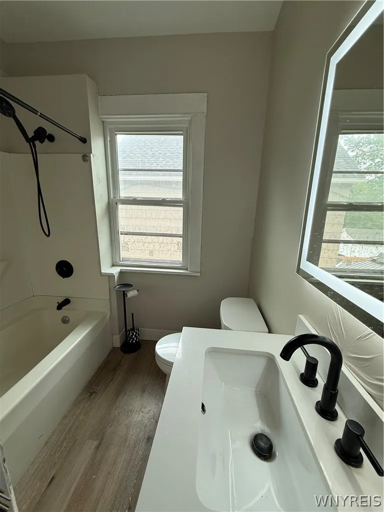 579 Crescent Avenue Upper, Buffalo, New York 14214, Buffalo, New York 14214, 2 Bedrooms Bedrooms, 5 Rooms Rooms,1 BathroomBathrooms,Residential Lease,For Rent,579 Crescent Avenue Upper, Buffalo, New York 14214,0,B1696648