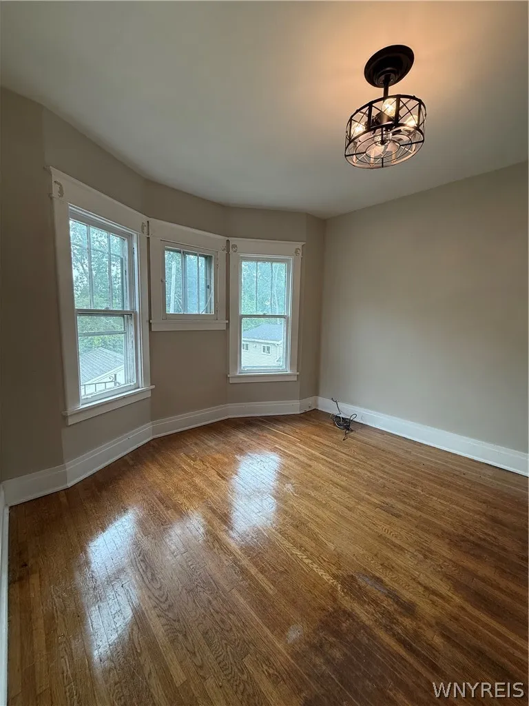 579 Crescent Avenue Upper, Buffalo, New York 14214, Buffalo, New York 14214, 2 Bedrooms Bedrooms, 5 Rooms Rooms,1 BathroomBathrooms,Residential Lease,For Rent,579 Crescent Avenue Upper, Buffalo, New York 14214,0,B1696648