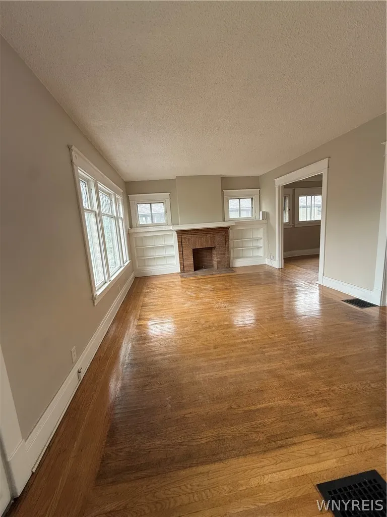 579 Crescent Avenue Upper, Buffalo, New York 14214, Buffalo, New York 14214, 2 Bedrooms Bedrooms, 5 Rooms Rooms,1 BathroomBathrooms,Residential Lease,For Rent,579 Crescent Avenue Upper, Buffalo, New York 14214,0,B1696648