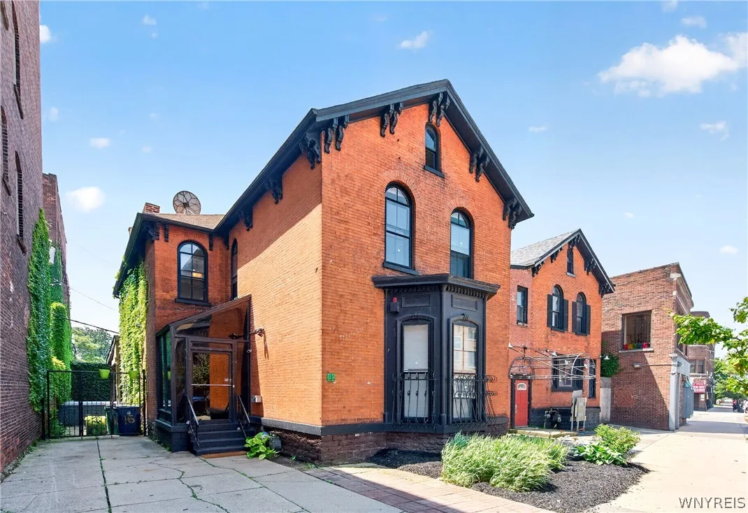 16 Allen Street, Buffalo, New York 14202, Buffalo, New York 14202, 4 Bedrooms Bedrooms, 8 Rooms Rooms,2 BathroomsBathrooms,Residential,For Sale,16 Allen Street, Buffalo, New York 14202,0,B1696001