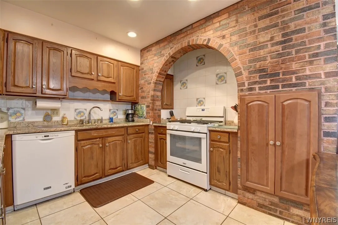 1835 North Forest Road, Amherst, New York 14221, Amherst, New York 14221, 3 Bedrooms Bedrooms, 7 Rooms Rooms,2 BathroomsBathrooms,Residential,For Sale,1835 North Forest Road, Amherst, New York 14221,0,B1696717
