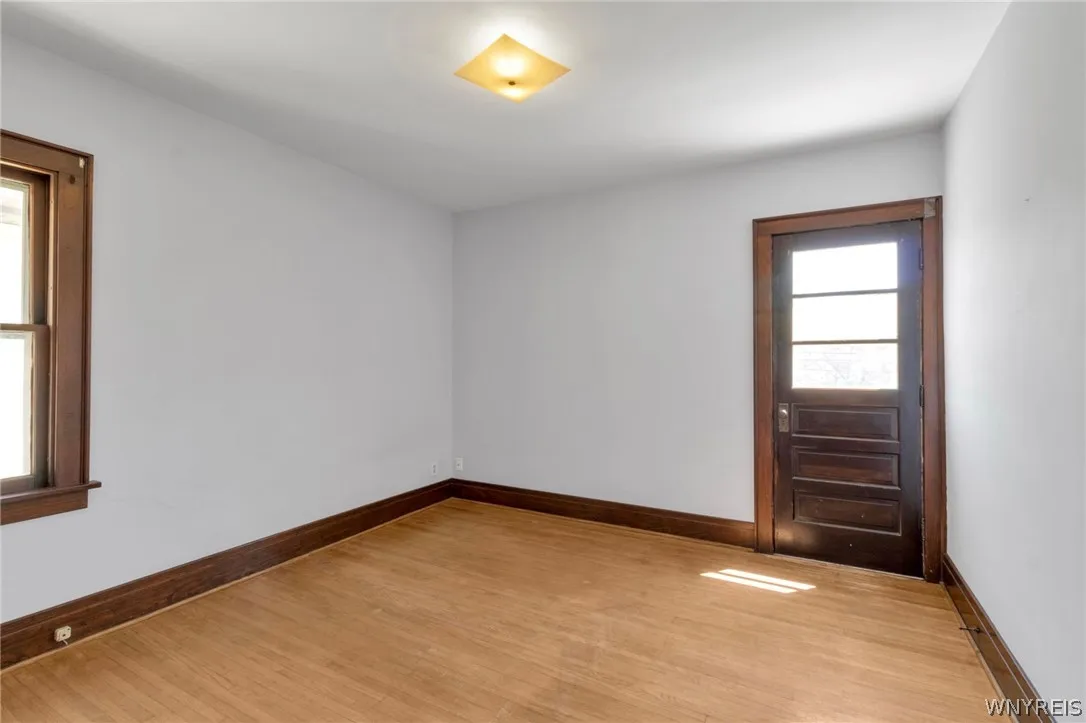136 Lincoln Boulevard, Tonawanda, New York 14217, Tonawanda, New York 14217, 6 Bedrooms Bedrooms, ,2 BathroomsBathrooms,Residential,For Sale,136 Lincoln Boulevard, Tonawanda, New York 14217,0,B1679763
