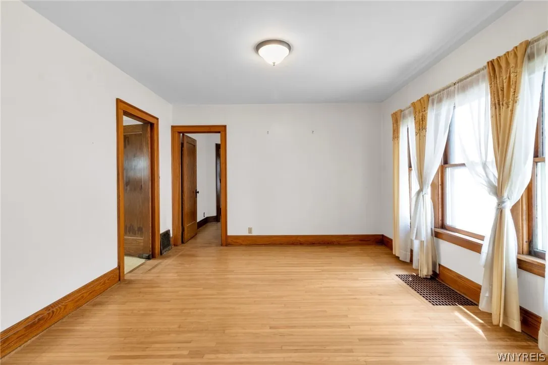 136 Lincoln Boulevard, Tonawanda, New York 14217, Tonawanda, New York 14217, 6 Bedrooms Bedrooms, ,2 BathroomsBathrooms,Residential,For Sale,136 Lincoln Boulevard, Tonawanda, New York 14217,0,B1679763