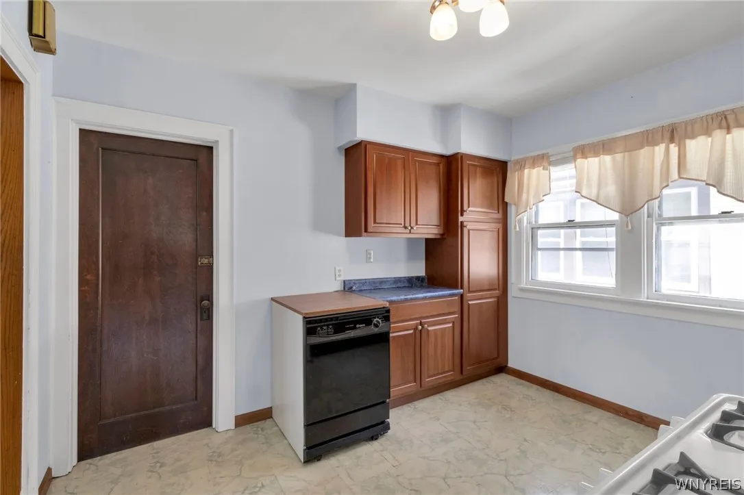 136 Lincoln Boulevard, Tonawanda, New York 14217, Tonawanda, New York 14217, 6 Bedrooms Bedrooms, ,2 BathroomsBathrooms,Residential,For Sale,136 Lincoln Boulevard, Tonawanda, New York 14217,0,B1679763