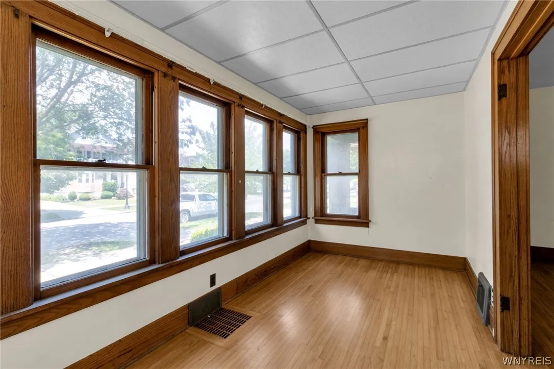 136 Lincoln Boulevard, Tonawanda, New York 14217, Tonawanda, New York 14217, 6 Bedrooms Bedrooms, ,2 BathroomsBathrooms,Residential,For Sale,136 Lincoln Boulevard, Tonawanda, New York 14217,0,B1679763